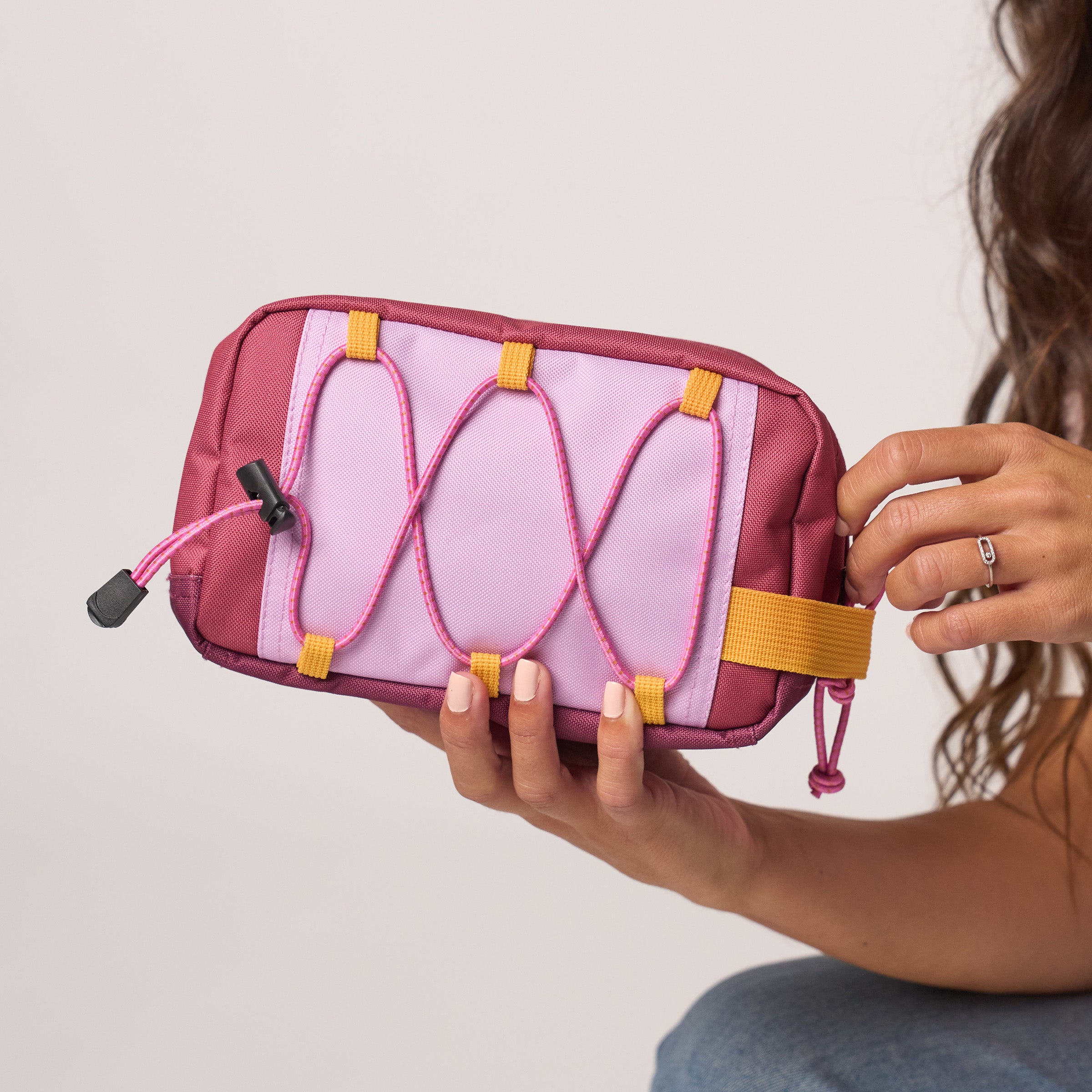Wash bag in 100% recycled polyester - Purple and burgundy